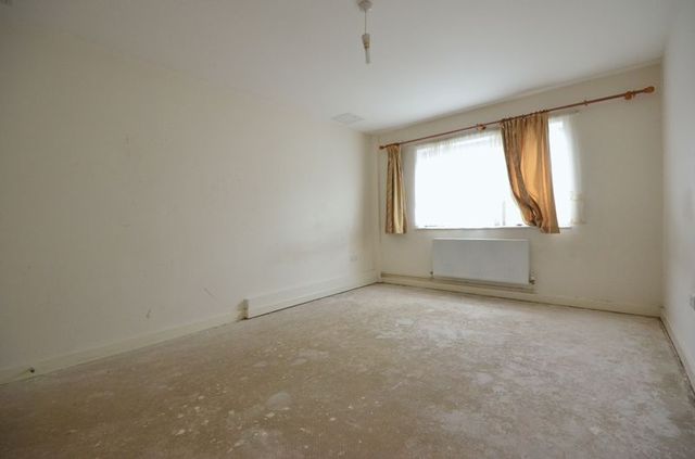  Image of 1 bedroom Flat for sale in Grovelands Road London N15 at Grovelands Road  South Tottenham, N15 6BW