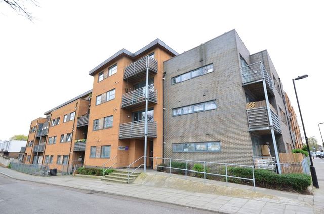  Image of 1 bedroom Flat for sale in Grovelands Road London N15 at Grovelands Road  South Tottenham, N15 6BW