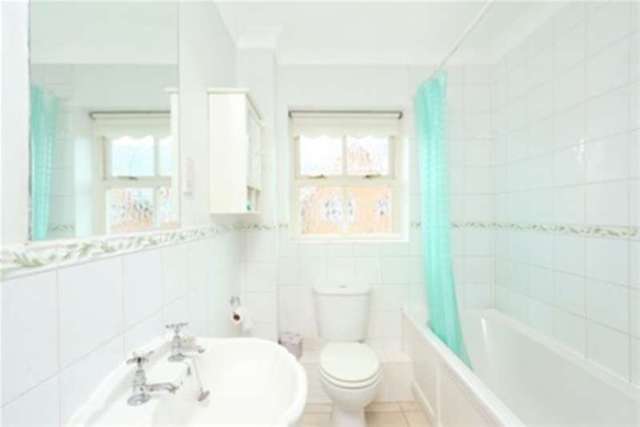  Image of 3 bedroom Terraced house to rent in Hadley Place Weybridge KT13 at Weybridge, KT13 0SH