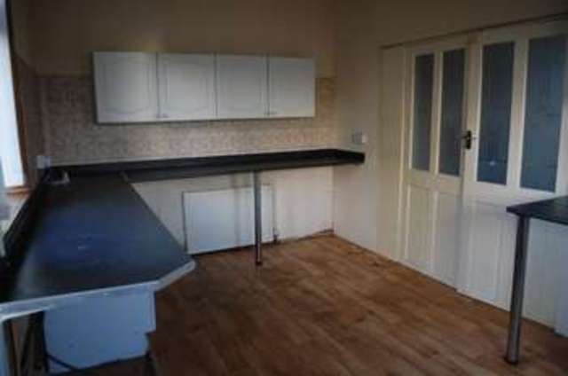  Image of 3 bedroom Semi-Detached house to rent in Hawthorn Road Kearsley Bolton BL4 at Hawthorn Road Kearsley Bolton, BL4 8SD