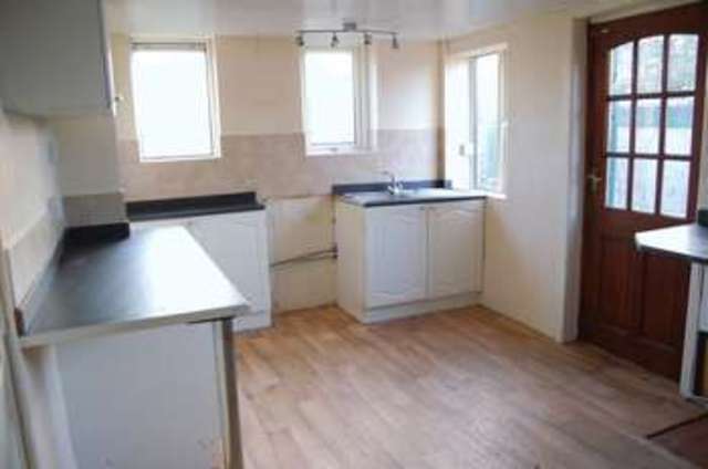  Image of 3 bedroom Semi-Detached house to rent in Hawthorn Road Kearsley Bolton BL4 at Hawthorn Road Kearsley Bolton, BL4 8SD