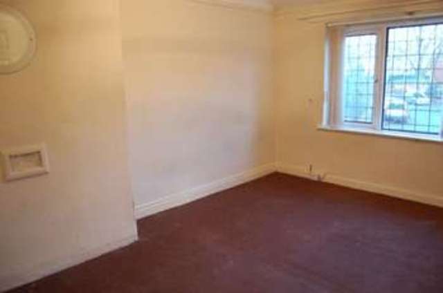  Image of 3 bedroom Semi-Detached house to rent in Hawthorn Road Kearsley Bolton BL4 at Hawthorn Road Kearsley Bolton, BL4 8SD