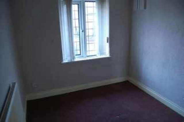  Image of 3 bedroom Semi-Detached house to rent in Hawthorn Road Kearsley Bolton BL4 at Hawthorn Road Kearsley Bolton, BL4 8SD