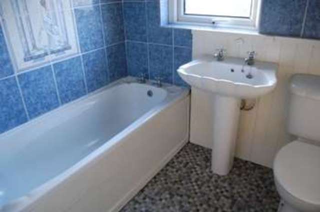  Image of 3 bedroom Semi-Detached house to rent in Hawthorn Road Kearsley Bolton BL4 at Hawthorn Road Kearsley Bolton, BL4 8SD