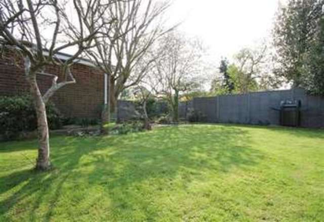  Image of 3 bedroom Detached house for sale in Hawthorn Road Broadwater Worthing BN14 at Broadwater, BN14 9LT