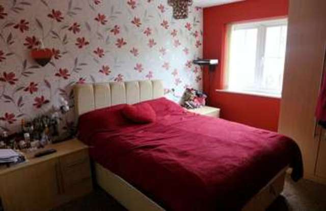  Image of 4 bedroom Mews for sale in Hazelbottom Road Manchester M8 at Hazelbottom Road  Crumpsall, M8 0GQ