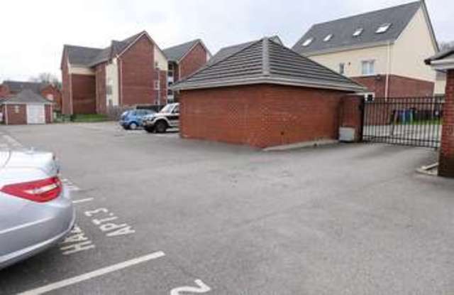  Image of 4 bedroom Mews for sale in Hazelbottom Road Manchester M8 at Hazelbottom Road  Crumpsall, M8 0GQ