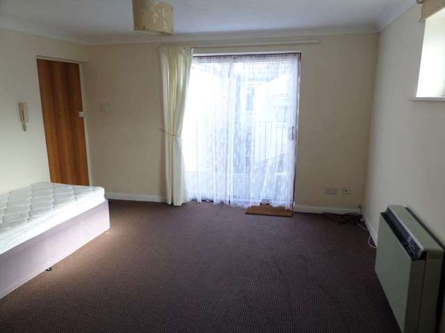  Image of Studio flat to rent in James Street Rochester ME1 at Heygate House James Street Rochester, ME1 2BY