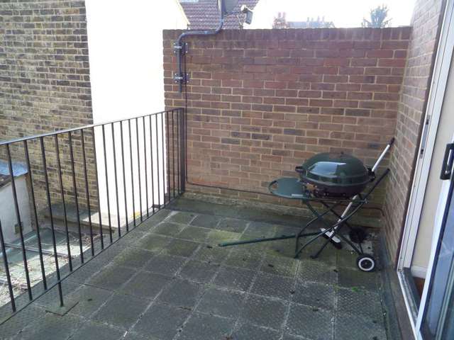  Image of Studio flat to rent in James Street Rochester ME1 at Heygate House James Street Rochester, ME1 2BY