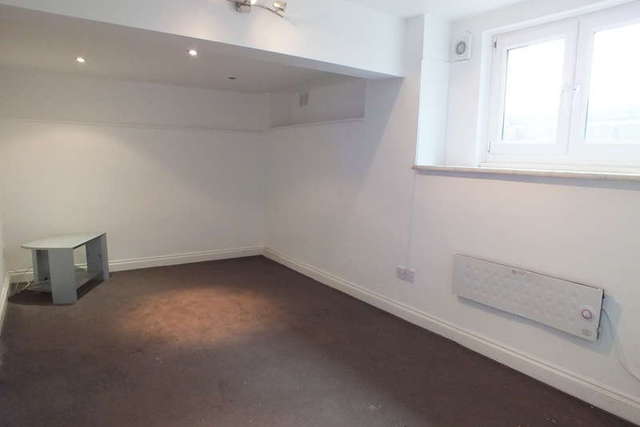  Image of 1 bedroom Flat for sale in High Street Avening Tetbury GL8 at Avening Gloucestershire, GL8 8LU
