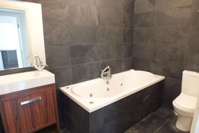  Image of 1 bedroom Flat for sale in High Street Avening Tetbury GL8 at Avening Gloucestershire, GL8 8LU