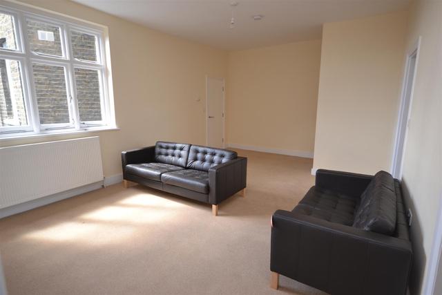  Image of 3 bedroom Property to rent in Highgate Road London NW5 at Kentish Town  Kentish Town, NW5 1JY