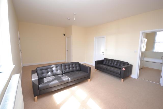  Image of 3 bedroom Property to rent in Highgate Road London NW5 at Kentish Town  Kentish Town, NW5 1JY