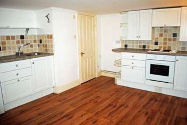  Image of 3 bedroom Flat to rent in Hill Road Clevedon BS21 at 12 Hill Road  Clevedon, BS21 7NZ