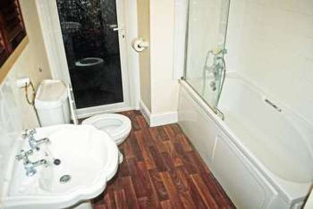  Image of 3 bedroom Flat to rent in Hill Road Clevedon BS21 at 12 Hill Road  Clevedon, BS21 7NZ