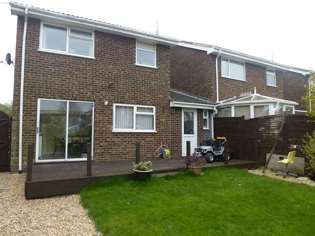  Image of 3 bedroom Detached house for sale in Hillcroft Dunstable LU6 at Dunstable, LU6 1TU