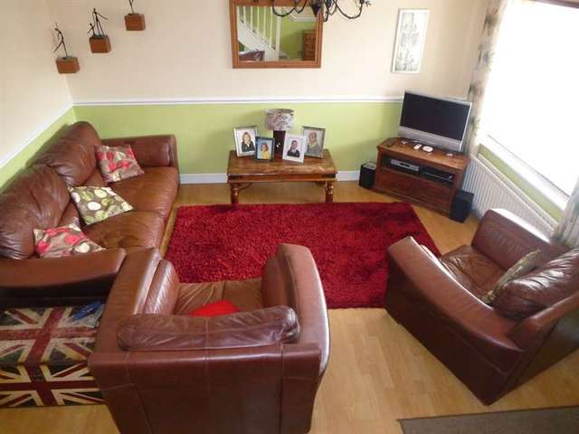  Image of 3 bedroom Detached house for sale in Hillcroft Dunstable LU6 at Dunstable, LU6 1TU