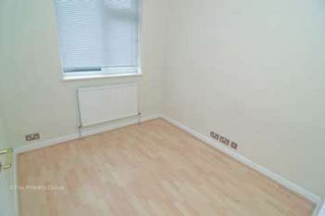  Image of 3 bedroom Semi-Detached house to rent in Russet Way Hockley SS5 at Russet Way  Hockley, SS5 5PJ