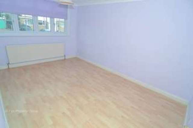  Image of 3 bedroom Semi-Detached house to rent in Russet Way Hockley SS5 at Russet Way  Hockley, SS5 5PJ