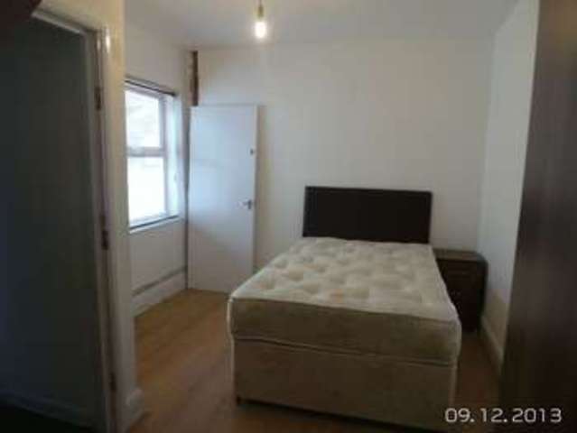  Image of 1 bedroom Flat to rent in Holbrook Avenue Rugby CV21 at Holbrook Avenue  Rugby, CV21 2QQ