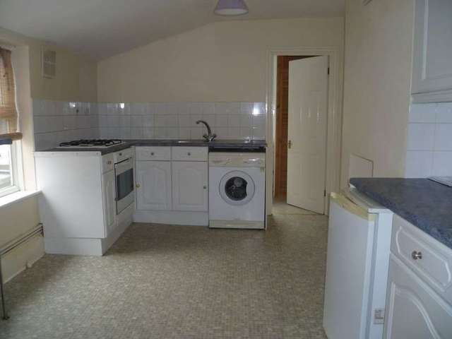 Image of 2 bedroom Flat to rent in Homesdale Road Bromley BR2 at Bromley Kent Bromley Common, BR2 9LD