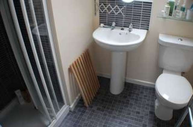  Image of 3 bedroom Semi-Detached house to rent in Wyedale Way Walkergate Newcastle upon Tyne NE6 at Wyedale Way  Newcastle Upon Tyne, NE6 4UA