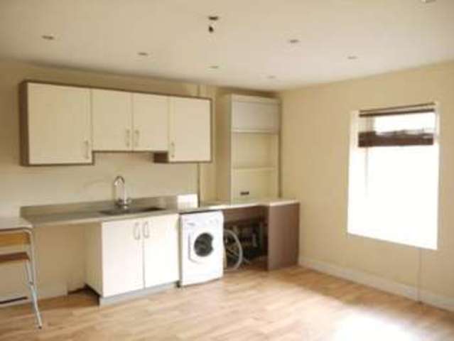  Image of 4 bedroom Detached house to rent in Institute Road Eccleshill Bradford BD2 at Institute Road  Bradford, BD2 2HX