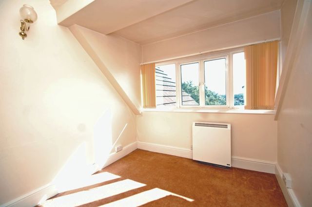  Image of 1 bedroom Flat to rent in Jesmond Road Clevedon BS21 at Jesmond Road  Clevedon, BS21 7SA