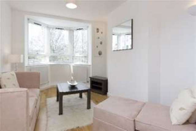  Image of 2 bedroom Flat to rent in Kew Bridge Court London W4 at London, W4 3AZ