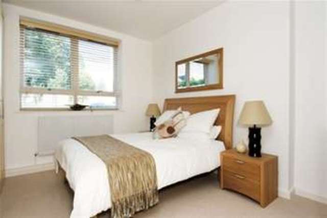 Image of 2 bedroom Flat to rent in Kew Bridge Court London W4 at London, W4 3AZ