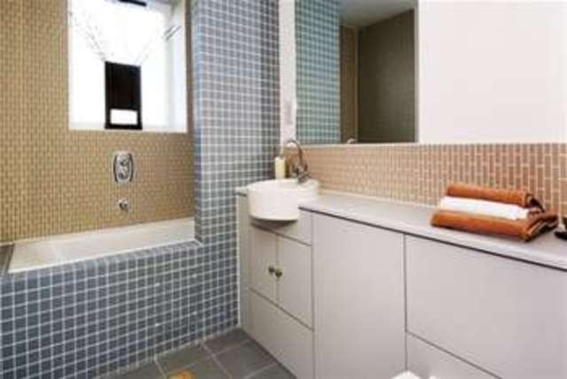  Image of 2 bedroom Flat to rent in Kew Bridge Court London W4 at London, W4 3AZ