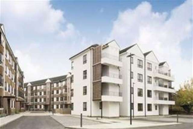  Image of 2 bedroom Flat to rent in Kew Bridge Court London W4 at London, W4 3AZ