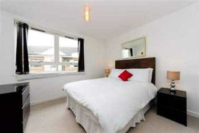  Image of 2 bedroom Flat to rent in Kew Bridge Court London W4 at London, W4 3AZ