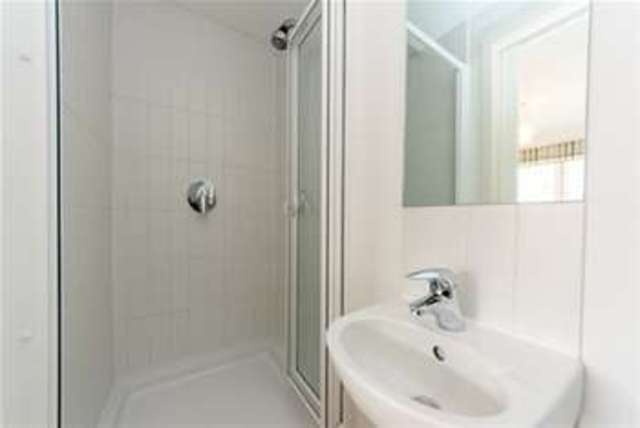  Image of 2 bedroom Flat to rent in Kew Bridge Court London W4 at London, W4 3AZ