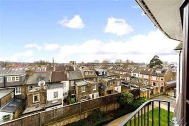  Image of 2 bedroom Flat to rent in Kew Bridge Court London W4 at London, W4 3AZ