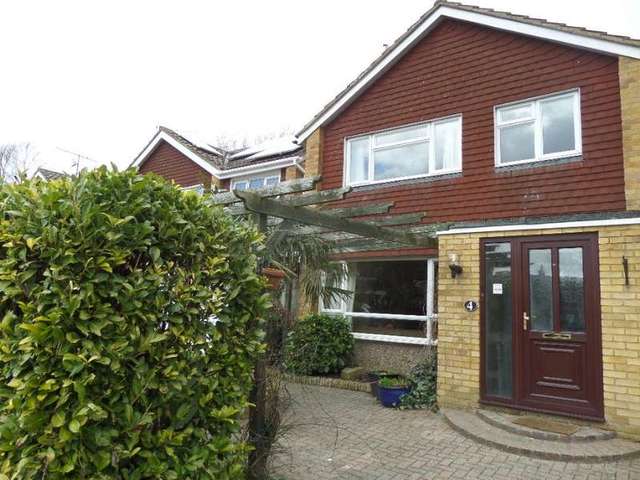  Image of 4 bedroom Detached house for sale in Keynes Close Newport Pagnell MK16 at Newport Pagnell, MK16 9AT