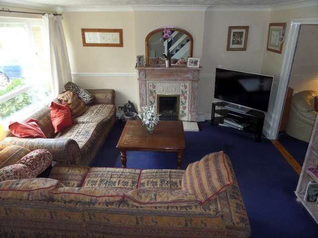  Image of 4 bedroom Detached house for sale in Keynes Close Newport Pagnell MK16 at Newport Pagnell, MK16 9AT