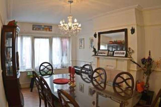  Image of 3 bedroom Detached house to rent in Kingfisher Avenue London E11 at Kingfisher  Avenue  London, E11 2HT