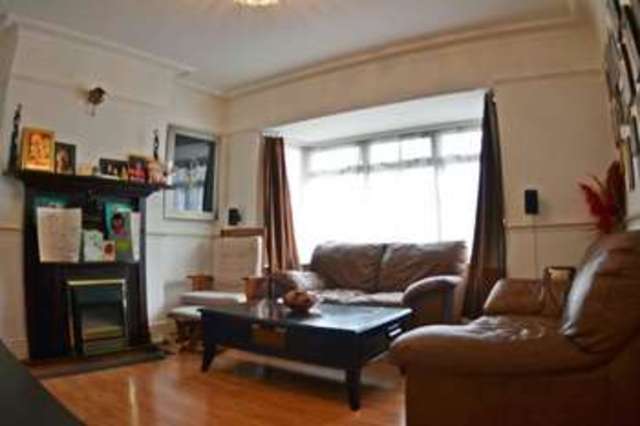  Image of 3 bedroom Detached house to rent in Kingfisher Avenue London E11 at Kingfisher  Avenue  London, E11 2HT