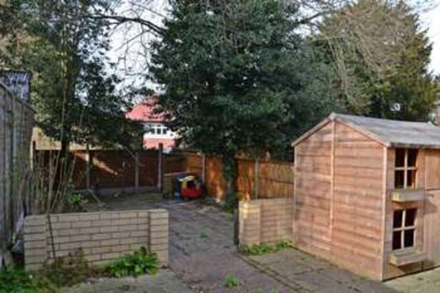  Image of 3 bedroom Detached house to rent in Kingfisher Avenue London E11 at Kingfisher  Avenue  London, E11 2HT