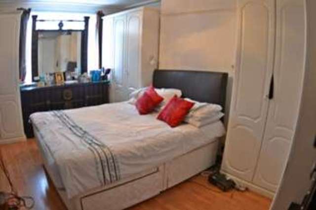  Image of 3 bedroom Detached house to rent in Kingfisher Avenue London E11 at Kingfisher  Avenue  London, E11 2HT