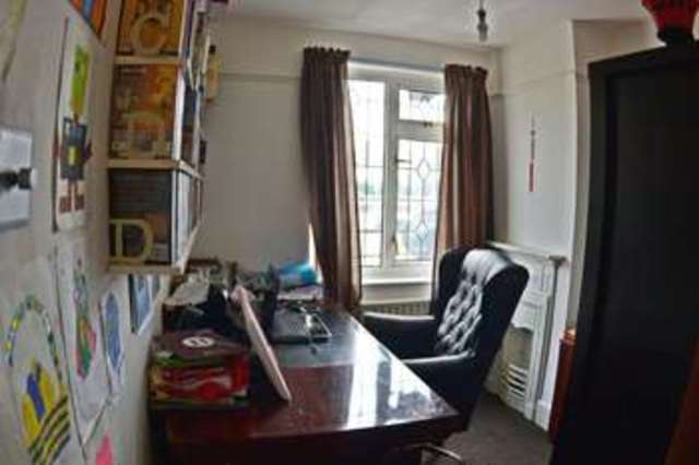  Image of 3 bedroom Detached house to rent in Kingfisher Avenue London E11 at Kingfisher  Avenue  London, E11 2HT