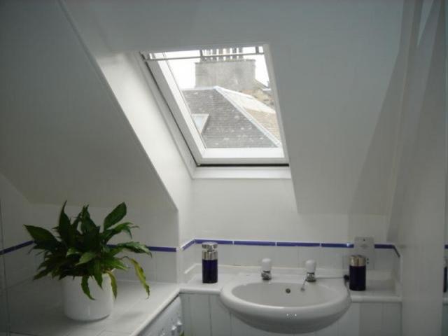  Image of 2 bedroom Flat to rent in Kirk Street Edinburgh EH6 at Leith Edinburgh Edinburgh, EH6 5EZ