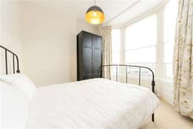  Image of 1 bedroom Flat to rent in Ladbroke Grove London W10 at London, W10 5LP