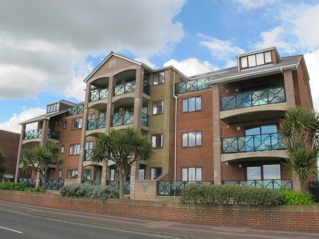  Image of 1 bedroom Apartment to rent in Marine Parade West Lee-on-the-Solent PO13 at Lee-On-The-Solent, PO13 9XU