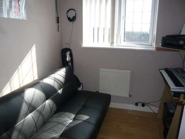  Image of 3 bedroom Detached house for sale in Llwyn Helig Kenfig Hill Bridgend CF33 at Llwyn Helig  Kenfig Hill, CF33 6HN