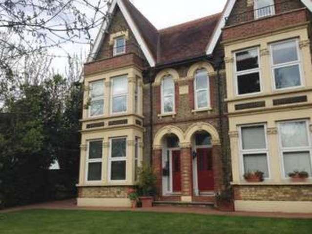  Image of 1 bedroom Flat to rent in London Road High Wycombe HP11 at London Road  High Wycombe, HP11 1BT