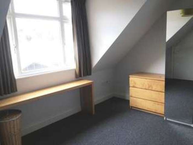  Image of 1 bedroom Flat to rent in London Road High Wycombe HP11 at London Road  High Wycombe, HP11 1BT
