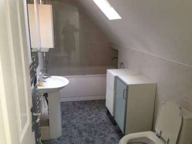  Image of 1 bedroom Flat to rent in London Road High Wycombe HP11 at London Road  High Wycombe, HP11 1BT