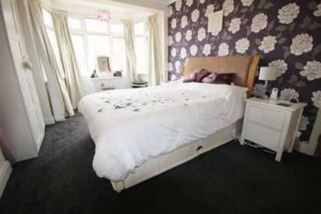  Image of 5 bedroom Semi-Detached house for sale in Lovibonds Avenue Farnborough Orpington BR6 at Lovibonds Avenue  Orpington, BR6 8EW